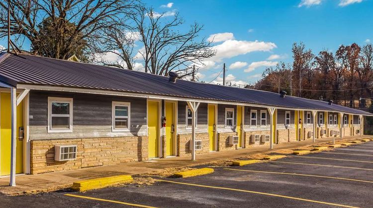 Rodeway Inn Berryville Exterior