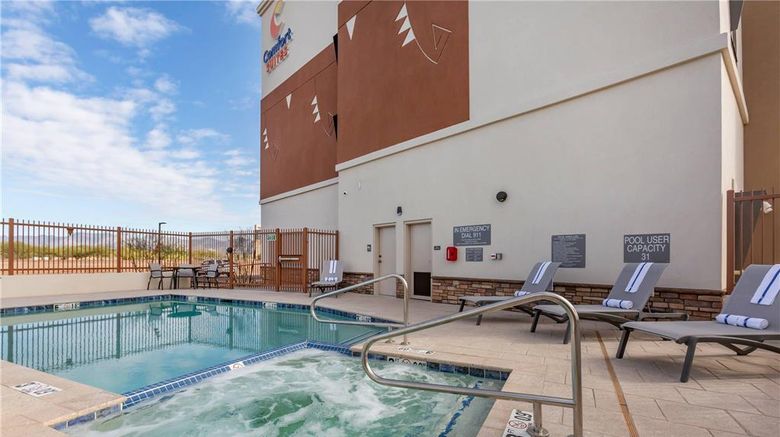 <b>Comfort Suites Scottsdale Talking Stick Pool</b>. Images powered by <a href="https://iceportal.shijigroup.com/" title="IcePortal" target="_blank">IcePortal</a>.