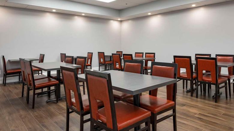<b>Comfort Hotel Niagara Falls Restaurant</b>. Images powered by <a href="https://iceportal.shijigroup.com/" title="IcePortal" target="_blank">IcePortal</a>.