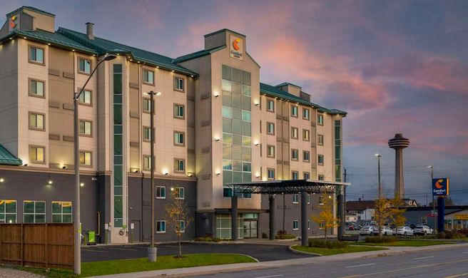 Comfort Hotel Niagara Falls Exterior