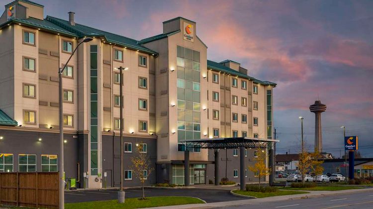 Comfort Hotel Niagara Falls Exterior