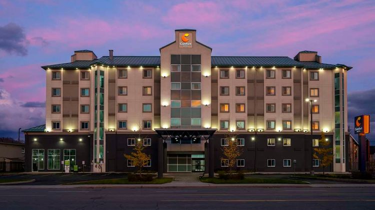 Comfort Hotel Niagara Falls Exterior