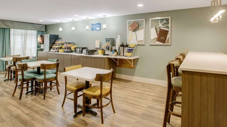<b>Clarion Pointe College Park/Airport S Restaurant</b>. Images powered by <a href="https://iceportal.shijigroup.com/" title="IcePortal" target="_blank">IcePortal</a>.