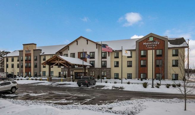 Comfort Inn and Suites Gaylord Exterior