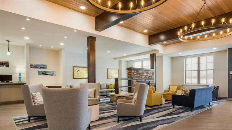Comfort Inn and Suites Gaylord Lobby