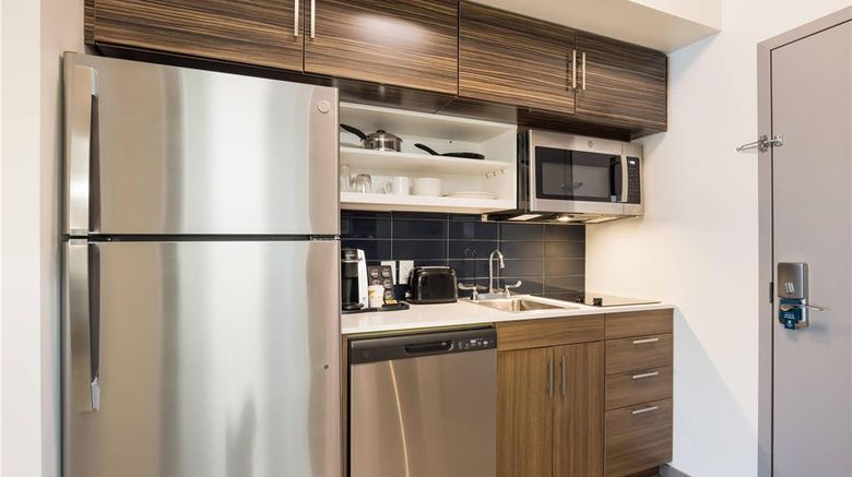 <b>MainStay Suites Gaylord Room</b>. Images powered by <a href="https://iceportal.shijigroup.com/" title="IcePortal" target="_blank">IcePortal</a>.