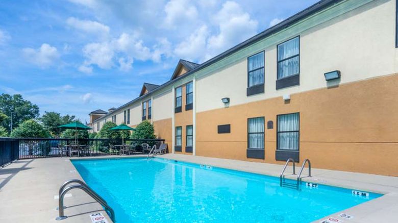 <b>Clarion Pointe Pool</b>. Images powered by <a href="https://iceportal.shijigroup.com/" title="IcePortal" target="_blank">IcePortal</a>.