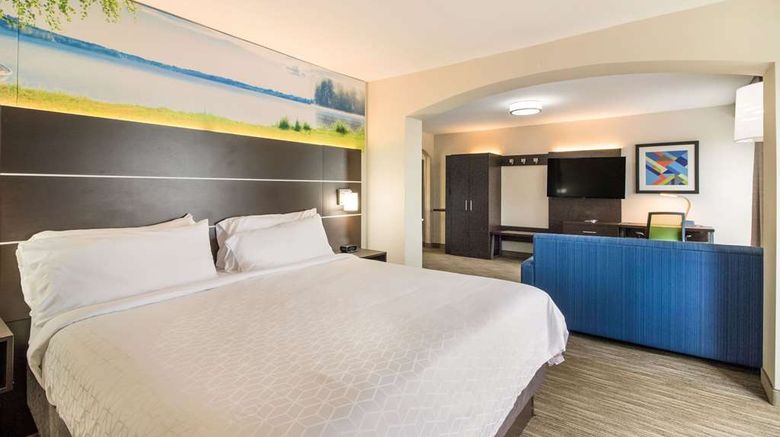 <b>Clarion Pointe Suite</b>. Images powered by <a href="https://iceportal.shijigroup.com/" title="IcePortal" target="_blank">IcePortal</a>.