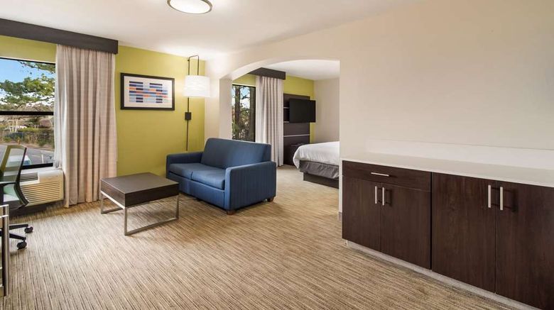 <b>Clarion Pointe Suite</b>. Images powered by <a href="https://iceportal.shijigroup.com/" title="IcePortal" target="_blank">IcePortal</a>.