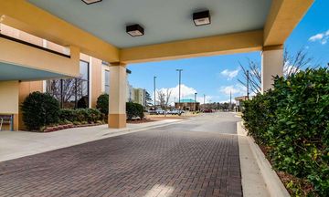 Clarion Pointe