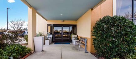 Clarion Pointe Exterior