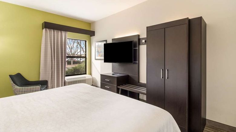 <b>Clarion Pointe Room</b>. Images powered by <a href="https://iceportal.shijigroup.com/" title="IcePortal" target="_blank">IcePortal</a>.