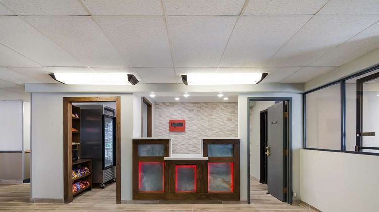 Econo Lodge Lobby