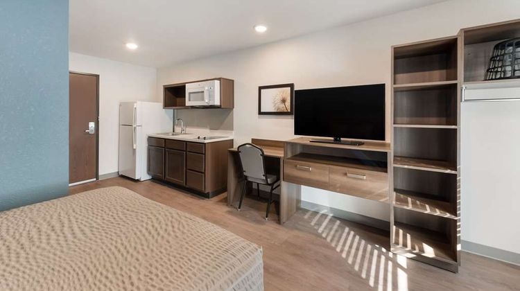 WoodSpring Suites Dayton North Room