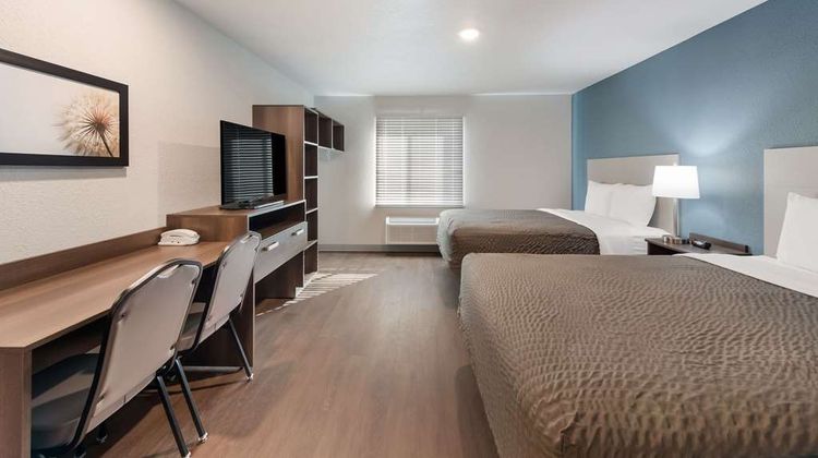 WoodSpring Suites Dayton North Room
