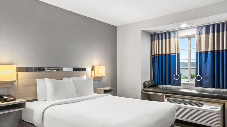 Quality Inn and Suites Nashville - Bellevue Room