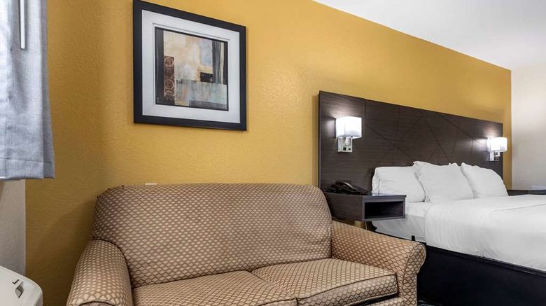 <b>Quality Inn Room</b>. Images powered by <a href="https://iceportal.shijigroup.com/" title="IcePortal" target="_blank">IcePortal</a>.