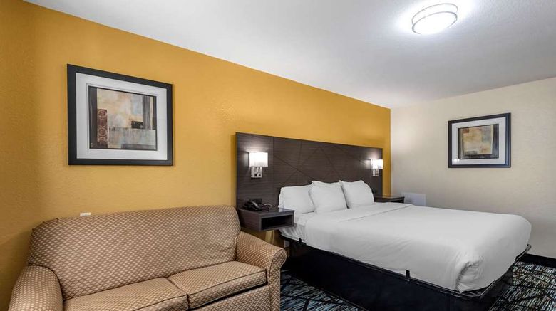 <b>Quality Inn Room</b>. Images powered by <a href="https://iceportal.shijigroup.com/" title="IcePortal" target="_blank">IcePortal</a>.