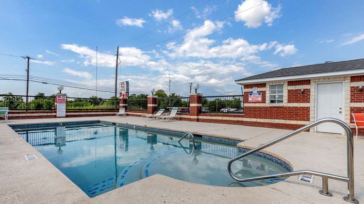 Quality Inn Pool