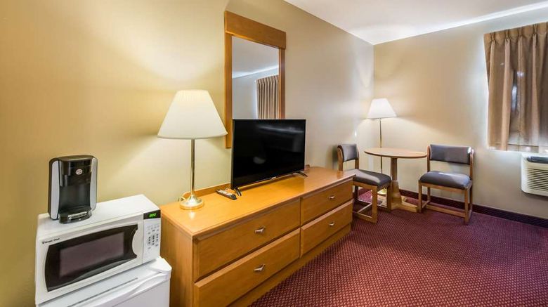 <b>Econo Lodge Room</b>. Images powered by <a href="https://iceportal.shijigroup.com/" title="IcePortal" target="_blank">IcePortal</a>.