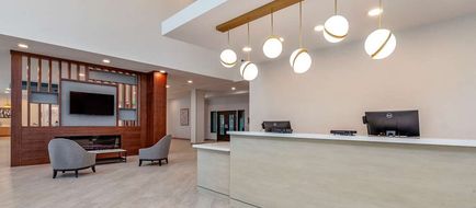 Comfort Suites Cottage Grove Lobby