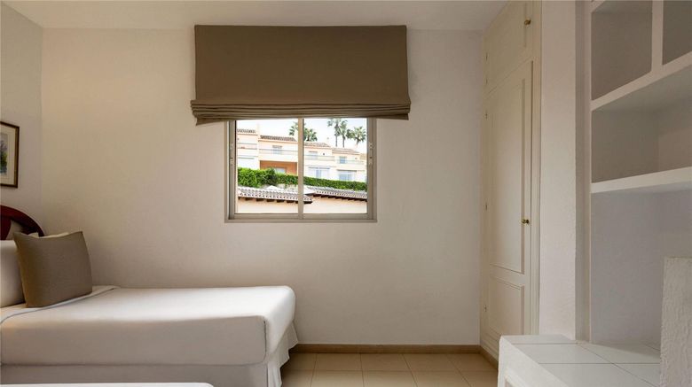<b>Ramada Hotel & Suites Costa del Sol Suite</b>. Images powered by <a href="https://iceportal.shijigroup.com/" title="IcePortal" target="_blank">IcePortal</a>.