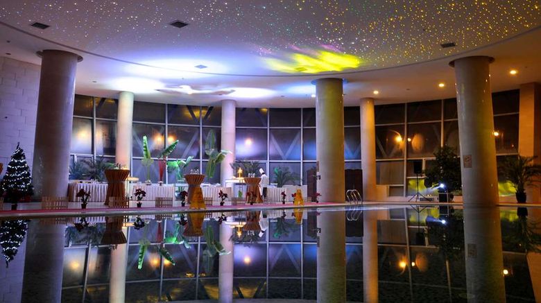 <b>Radisson Hotel Tianjin Aqua City Pool</b>. Images powered by <a href="https://iceportal.shijigroup.com/" title="IcePortal" target="_blank">IcePortal</a>.
