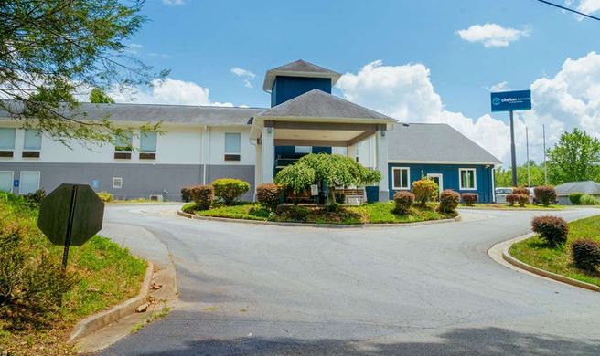 Clarion Pointe Dillard Exterior