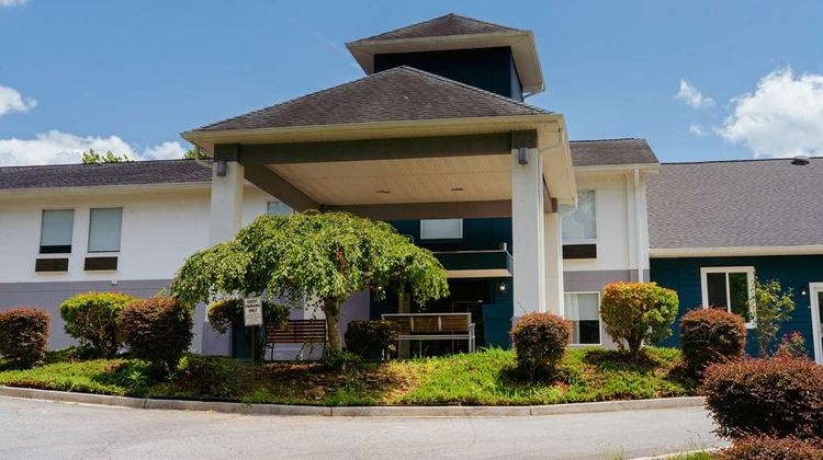 Clarion Pointe Dillard Exterior