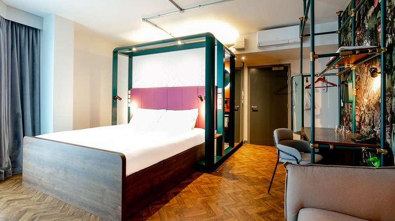<b>YOTEL Manchester Deansgate Room</b>. Images powered by <a href="https://iceportal.shijigroup.com/" title="IcePortal" target="_blank">IcePortal</a>.