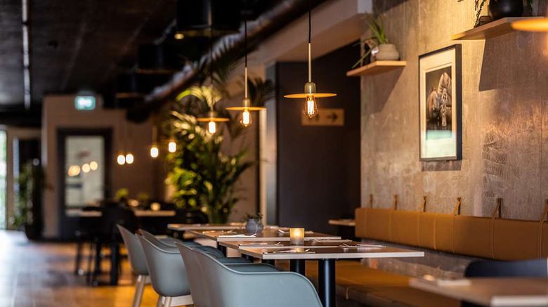 <b>Peak 12 Hotel Restaurant</b>. Images powered by <a href="https://iceportal.shijigroup.com/" title="IcePortal" target="_blank">IcePortal</a>.