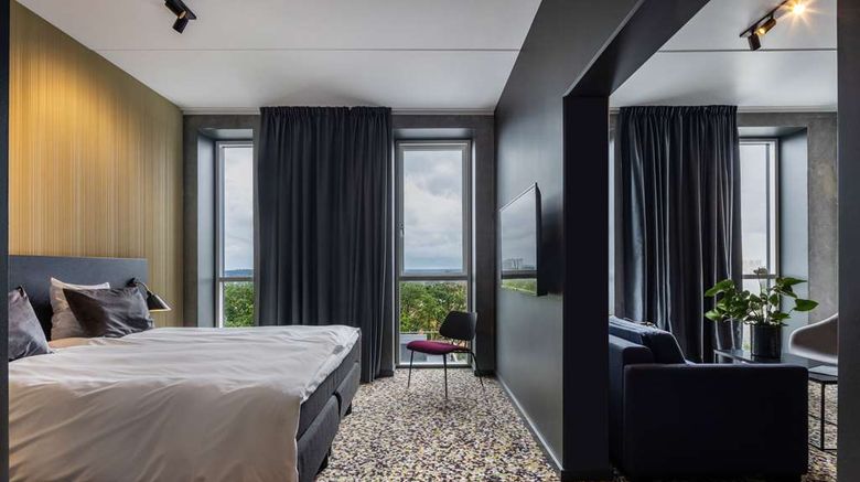 <b>Peak 12 Hotel Suite</b>. Images powered by <a href="https://iceportal.shijigroup.com/" title="IcePortal" target="_blank">IcePortal</a>.