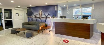 Clarion Pointe Quebec Airport Lobby