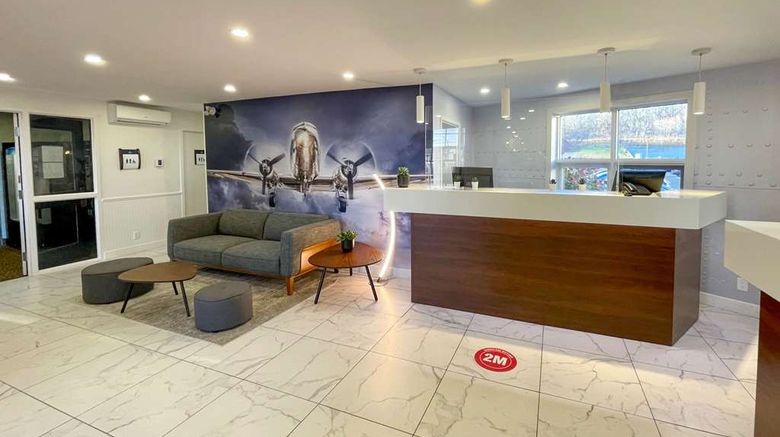 <b>Clarion Pointe Quebec Airport Lobby</b>. Images powered by <a href="https://iceportal.shijigroup.com/" title="IcePortal" target="_blank">IcePortal</a>.