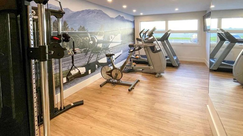 <b>Clarion Pointe Quebec Airport Health</b>. Images powered by <a href="https://iceportal.shijigroup.com/" title="IcePortal" target="_blank">IcePortal</a>.