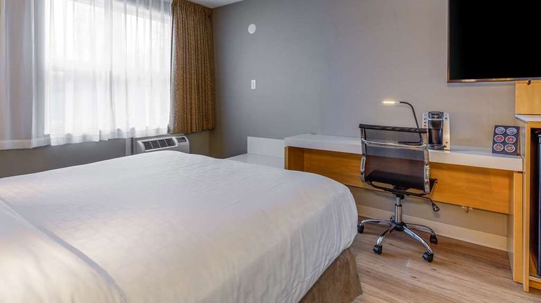 <b>Clarion Pointe Quebec Airport Room</b>. Images powered by <a href="https://iceportal.shijigroup.com/" title="IcePortal" target="_blank">IcePortal</a>.