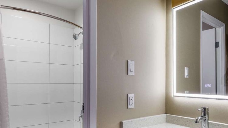 Clarion Pointe Quebec Airport Room