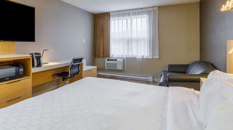 <b>Clarion Pointe Quebec Airport Room</b>. Images powered by <a href="https://iceportal.shijigroup.com/" title="IcePortal" target="_blank">IcePortal</a>.