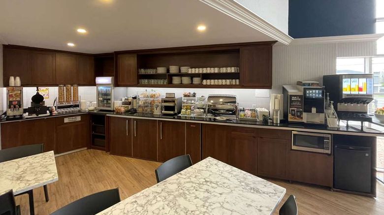 <b>Clarion Pointe Quebec Airport Restaurant</b>. Images powered by <a href="https://iceportal.shijigroup.com/" title="IcePortal" target="_blank">IcePortal</a>.