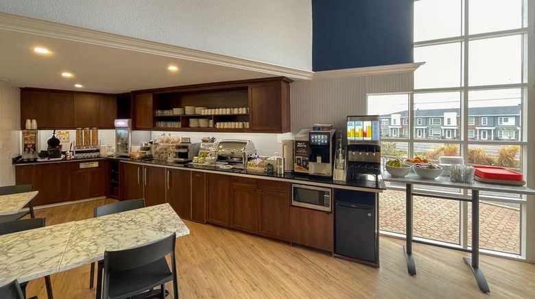 <b>Clarion Pointe Quebec Airport Restaurant</b>. Images powered by <a href="https://iceportal.shijigroup.com/" title="IcePortal" target="_blank">IcePortal</a>.