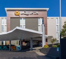 La Quinta Inn & Suites Downtown/Route 66 Exterior