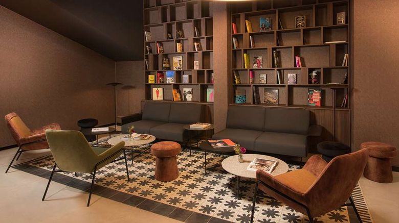 <b>NH Milano Corso Buenos Aires Lobby</b>. Images powered by <a href="https://iceportal.shijigroup.com/" title="IcePortal" target="_blank">IcePortal</a>.