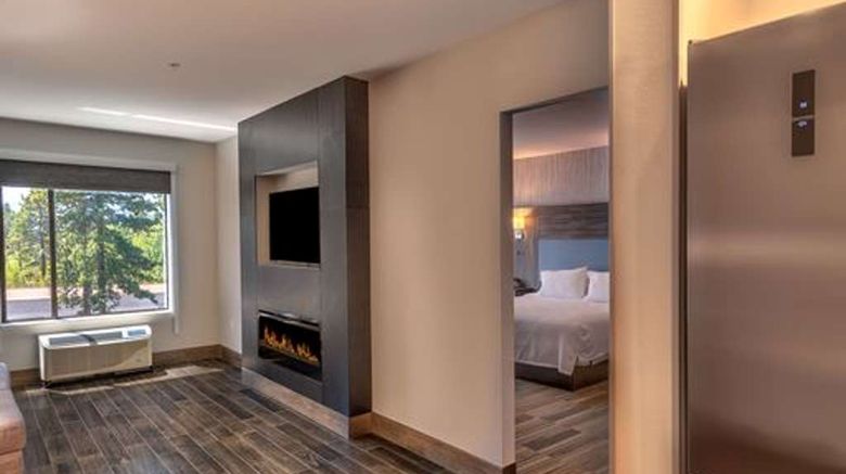 <b>Hampton Inn & Suites South Lake Tahoe Room</b>. Images powered by <a href="https://iceportal.shijigroup.com/" title="IcePortal" target="_blank">IcePortal</a>.