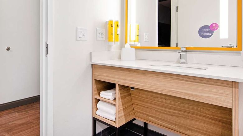 <b>Tru by Hilton Chapel Hill Room</b>. Images powered by <a href="https://iceportal.shijigroup.com/" title="IcePortal" target="_blank">IcePortal</a>.