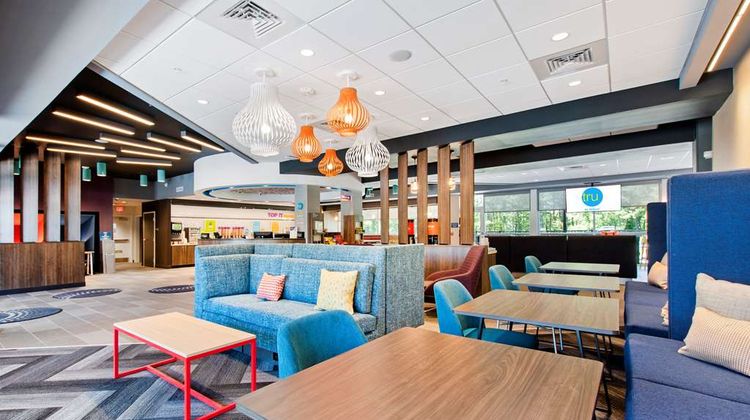 Tru by Hilton Chapel Hill Lobby