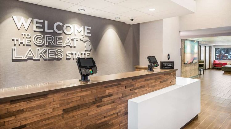 Hampton Inn & Suites Houghton Lobby