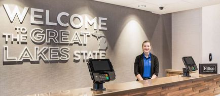 Hampton Inn & Suites Houghton Lobby
