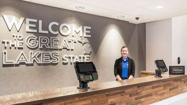 Hampton Inn & Suites Houghton Lobby