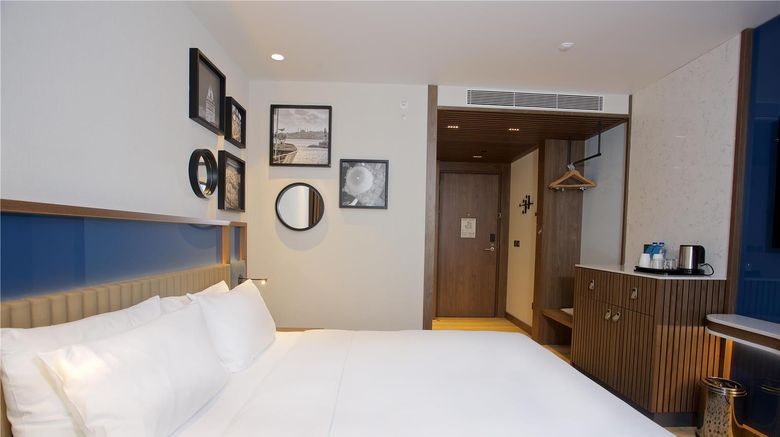 <b>Hampton by Hilton Istanbul Old City Room</b>. Images powered by <a href="https://iceportal.shijigroup.com/" title="IcePortal" target="_blank">IcePortal</a>.