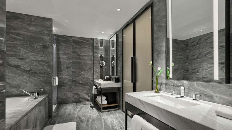 <b>DoubleTree by Hilton Chengdu Riverside Room</b>. Images powered by <a href="https://iceportal.shijigroup.com/" title="IcePortal" target="_blank">IcePortal</a>.